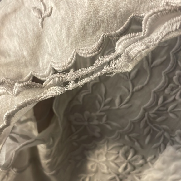 Burberry outfit slight tearing on arm not noticeable - Picture 4 of 4